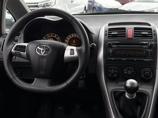 Toyota AURIS Auris 1.33 VVT-i Classic Terra 2013